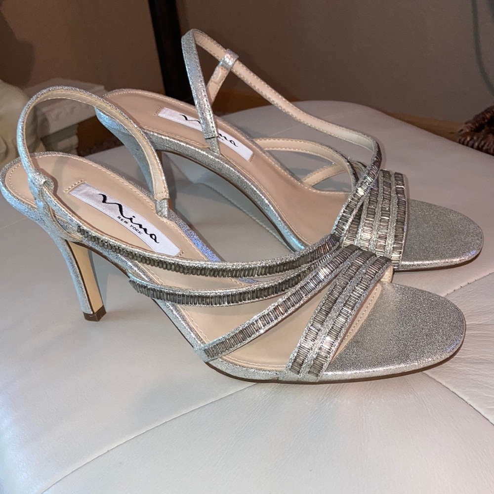 Nina Women’s silver, open toe, strappy heel, sandals sz. 7